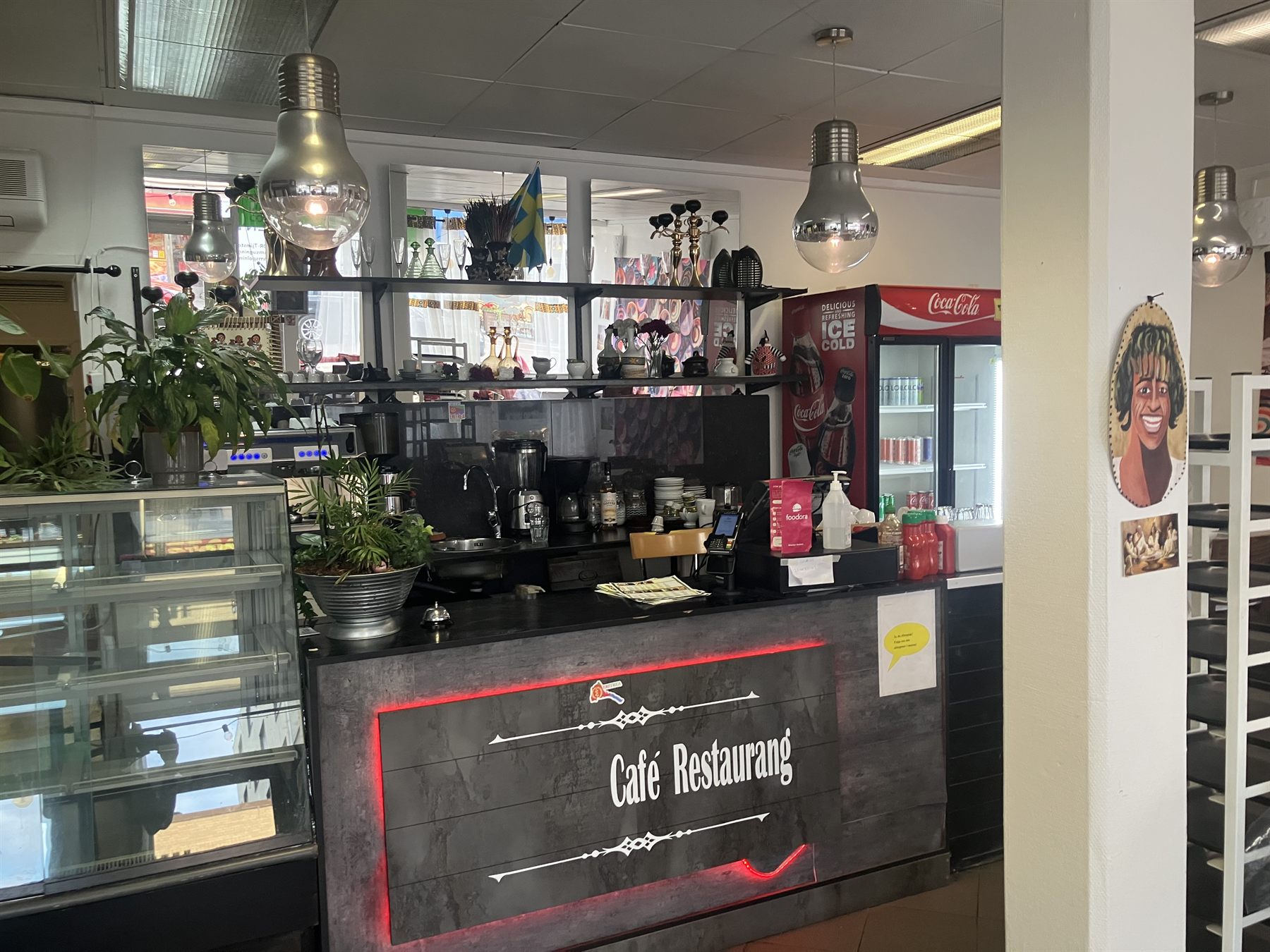 Kassan och serveringsdisken på ELF KBR Restaurang