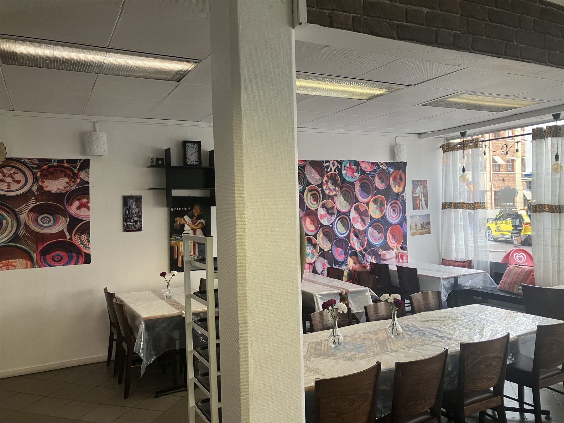 Den ljusa matsalen på ELF KBR Restaurang